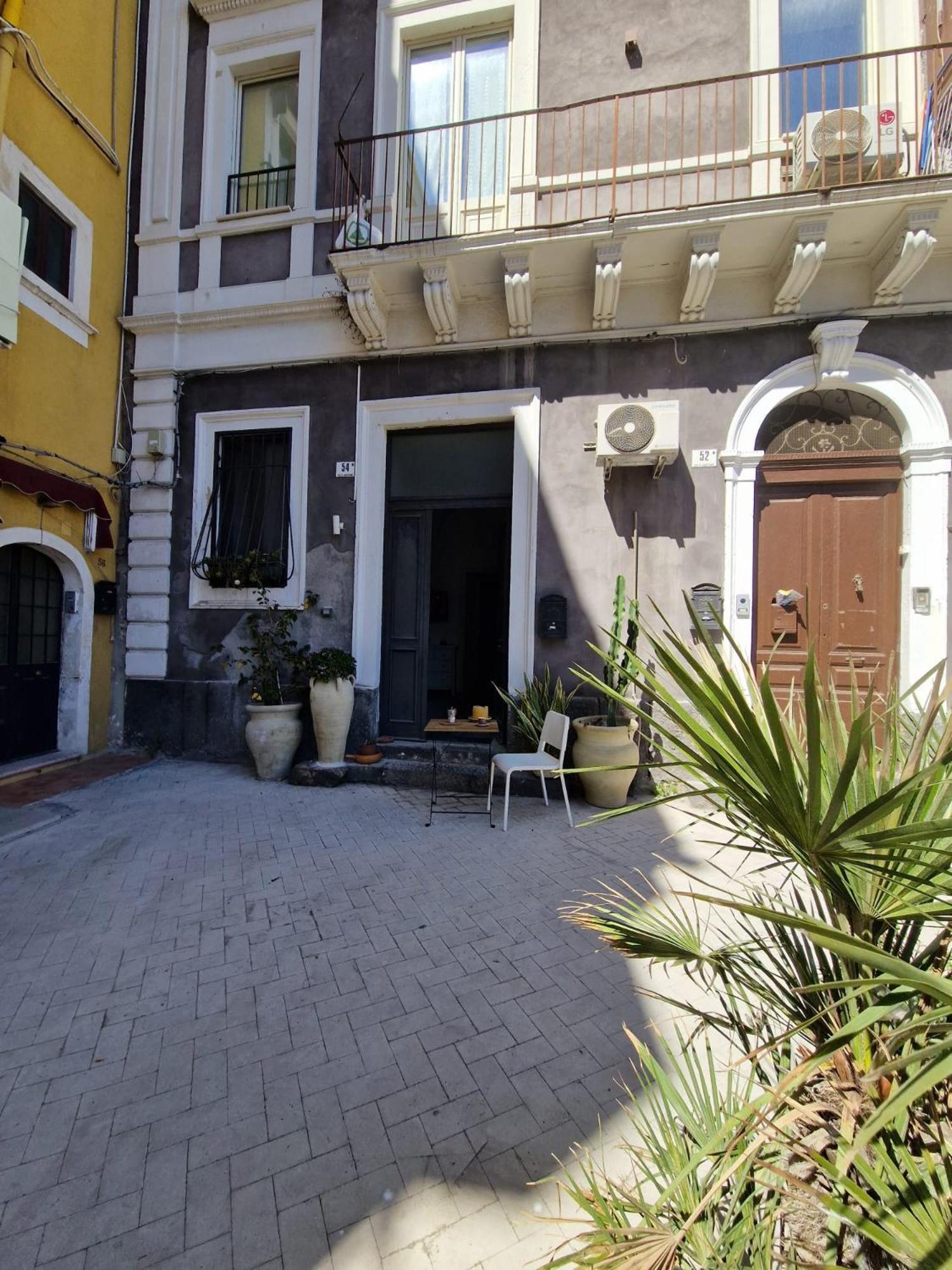 Elvira Home Катания Экстерьер фото